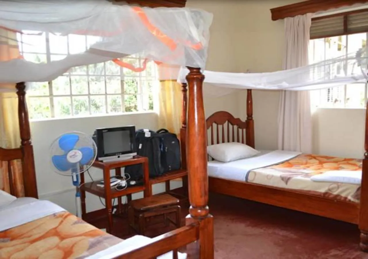 Skyway Hotel Entebbe 3*,